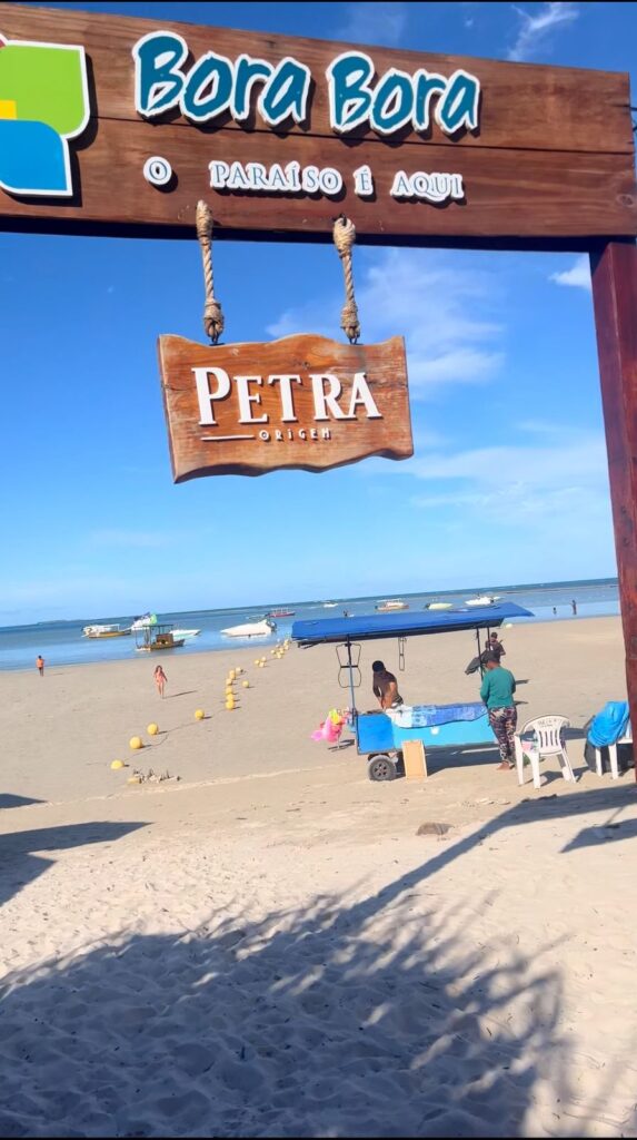 Mar em frente ao restaurante bora bora na praia dos carneiros 