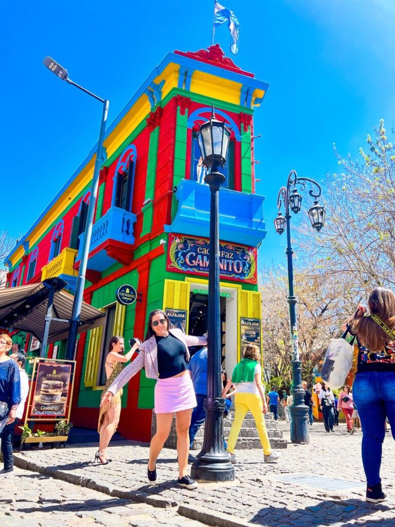Caminito- ponto turistico em buenos aires, casas coloridas