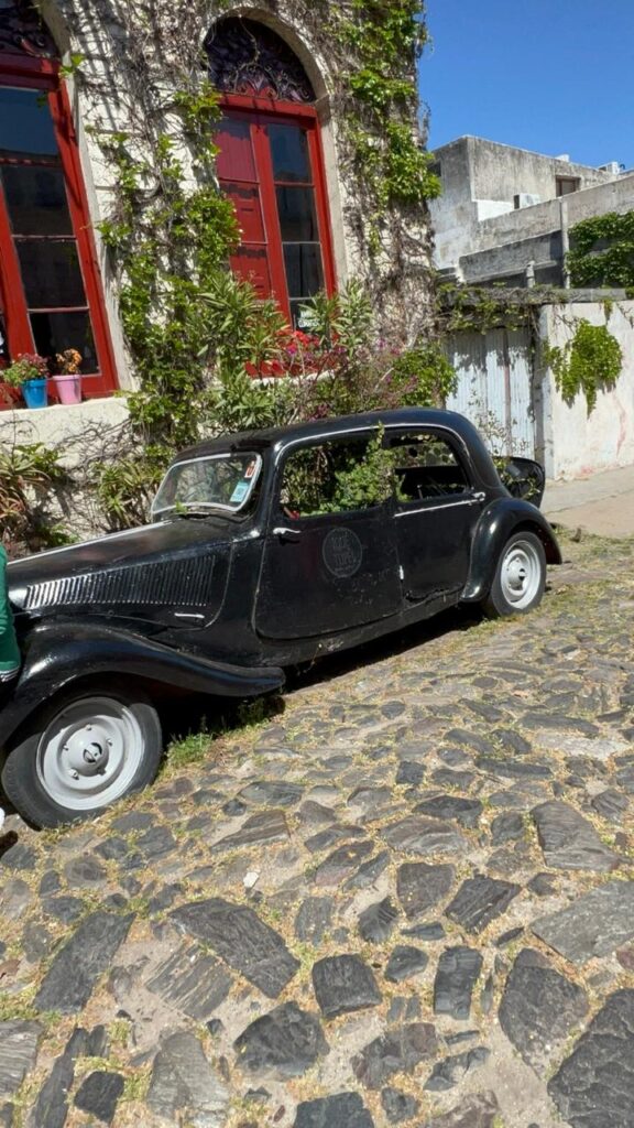 CARRO ABONDANADO COLONIA DE SACRAMENTO URUGUAI PONTO TURISTICO