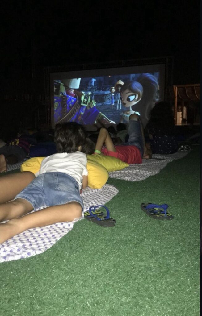 cinema ao ar livre no resort la torre em porto seguro