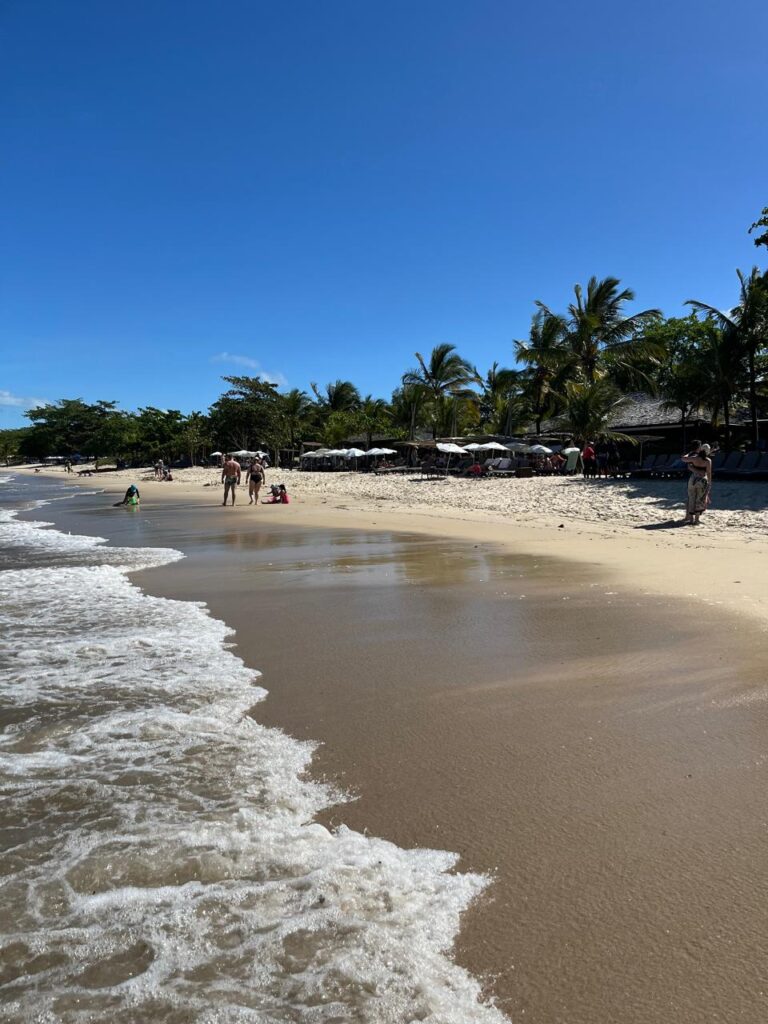 mar em frente o clube de praia do la torre em porto seguro