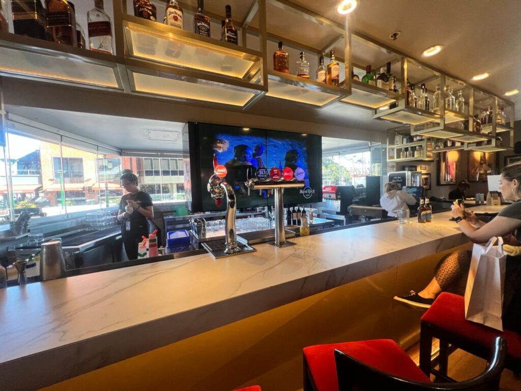 Restaurante Hard Rock Cafe em buenos aires. em puerto madero