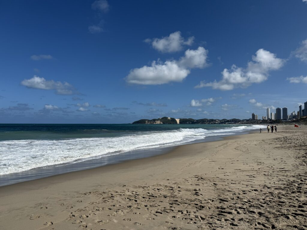 mar em frente ao ocean palace resort ponta negra
