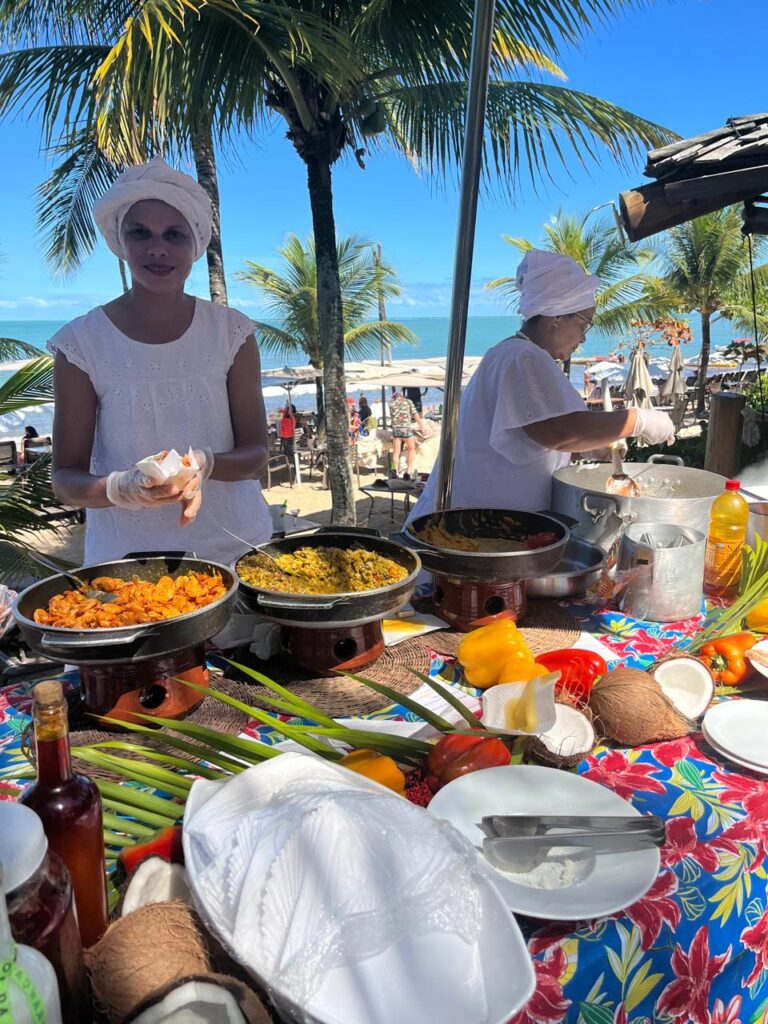 petiscos no clube de praia do resort la torre em porto seguro