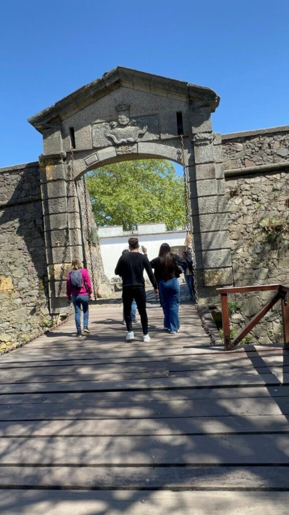 PORTÃO HISTORICO EM COLONIA DE SACRAMENTO PATRIMONIO DA UNESCO