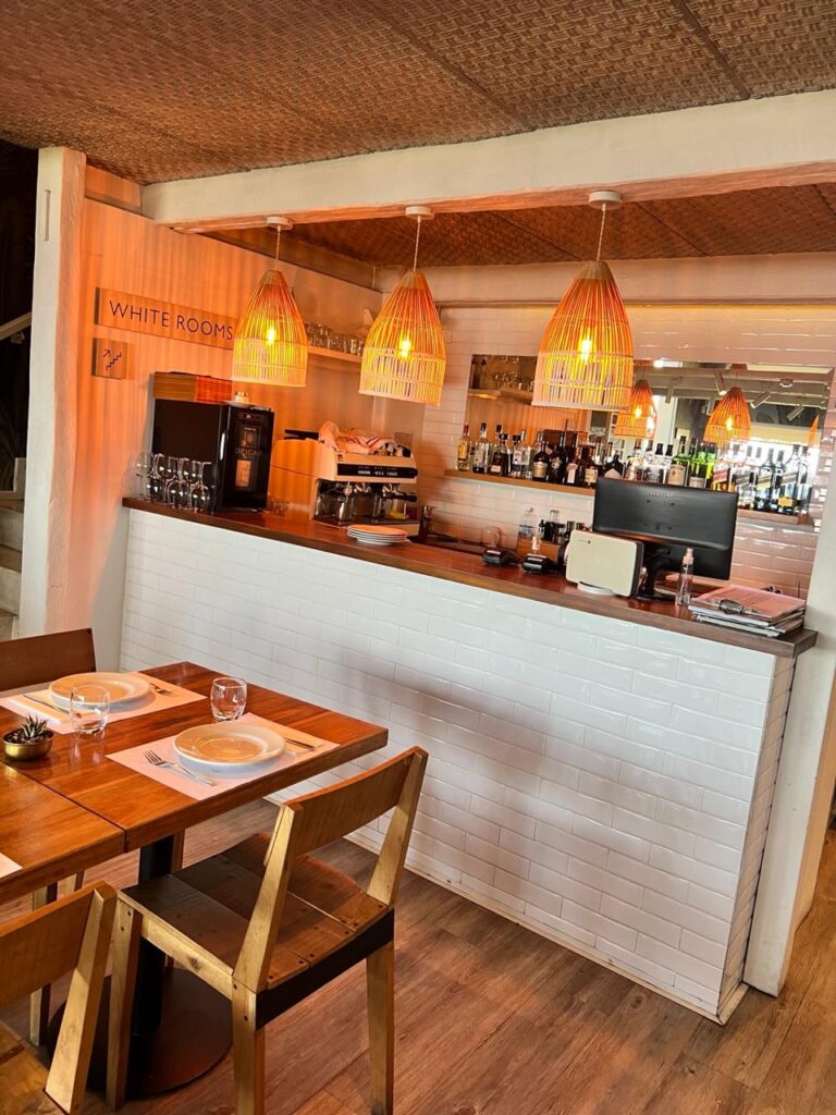 RESTAURANTE E BAR CHARCO EM COLONIA DE SACRAMENTO NO URUGUAI