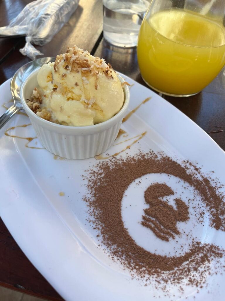 sobremesa no chico do carangueijo em cumbuco no ceara