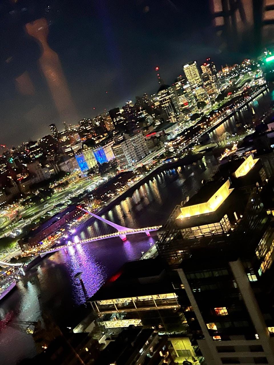 VISTA DO CRYSTAL BAR DE PUERTO MADERO A NOITE- PONTO TURISTICO
