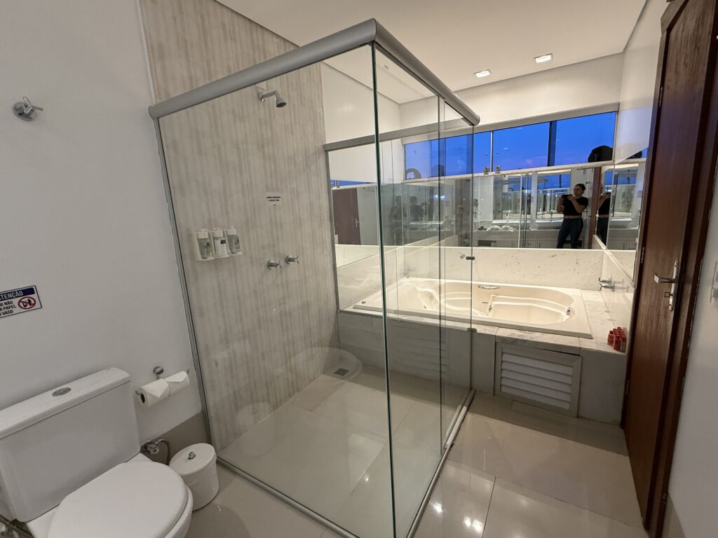 banheira na suíte presidencial no hotel marruá em bonito ms