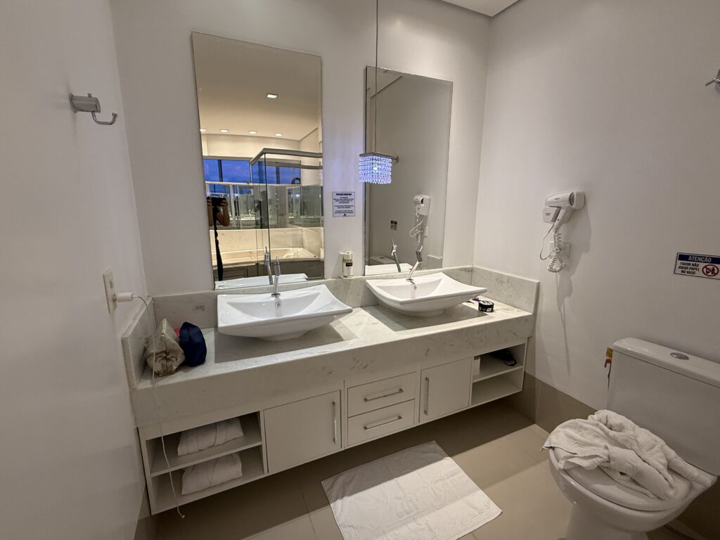 banheiro da suíte presidencial no hotel marruá em bonito ms